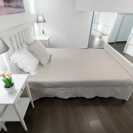 Apartment Sleek Minimalist Studio At Inner *