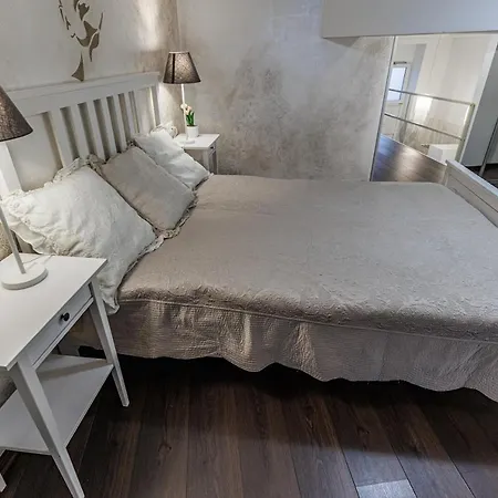 Sleek Minimalist Studio At Inner * Budapest