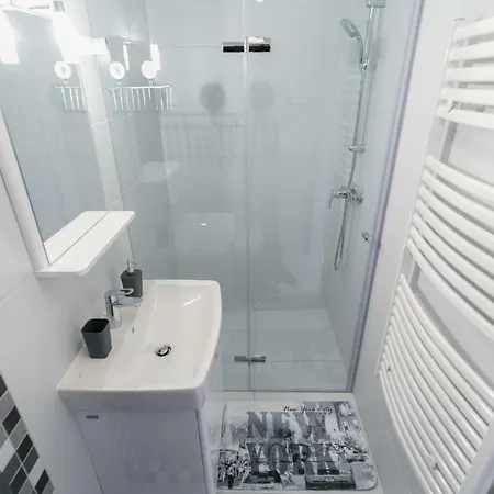 Apartment Sleek Minimalist Studio At Inner Budapest