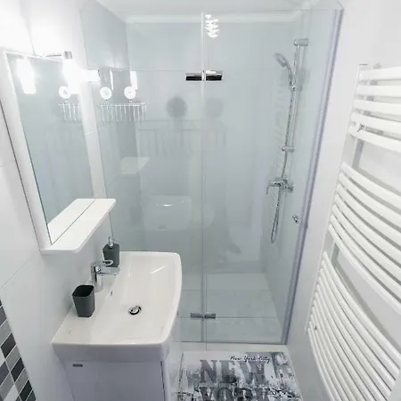 Apartment Sleek Minimalist Studio At Inner Budapest
