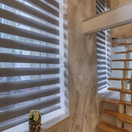Apartman Sleek Minimalist Studio At Inner
