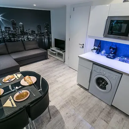 Apartman Sleek Minimalist Studio At Inner *
