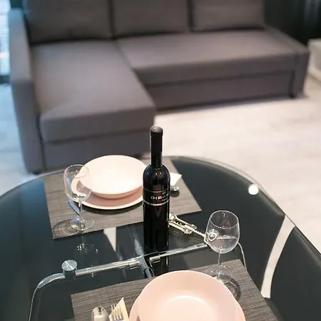 Apartman Sleek Minimalist Studio At Inner Budapest