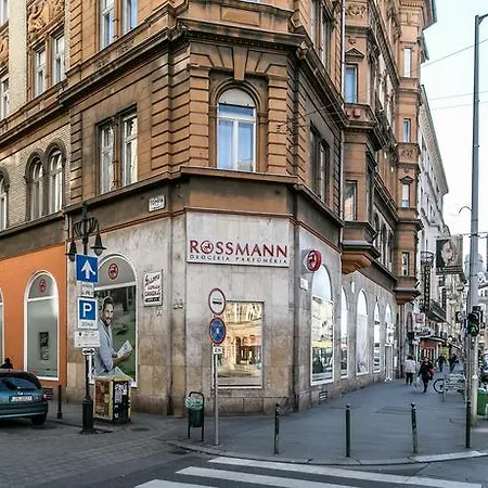 Apartman Sleek Minimalist Studio At Inner Budapest