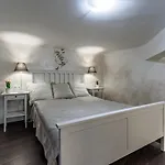 Sleek Minimalist At Inner 아파트