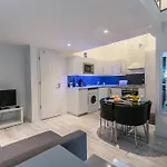 아파트 Sleek Minimalist At Inner 부다페스트
