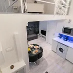 아파트 Sleek Minimalist At Inner 부다페스트