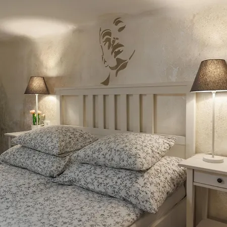 Sleek Minimalist At Inner