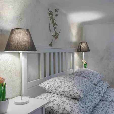 Sleek Minimalist At Inner アパート *