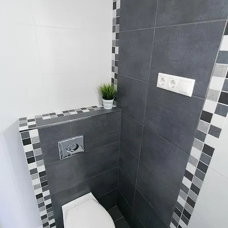 Apartamento Sleek Minimalist At Inner