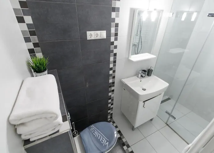 Sleek Minimalist At Inner * Budapest