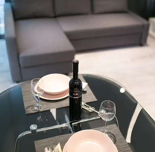 Lägenhet Sleek Minimalist At Inner Budapest