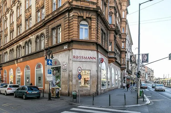 Lägenhet Sleek Minimalist At Inner Budapest